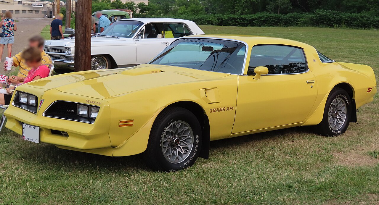 Pontiac Firebird Trans Am, front left